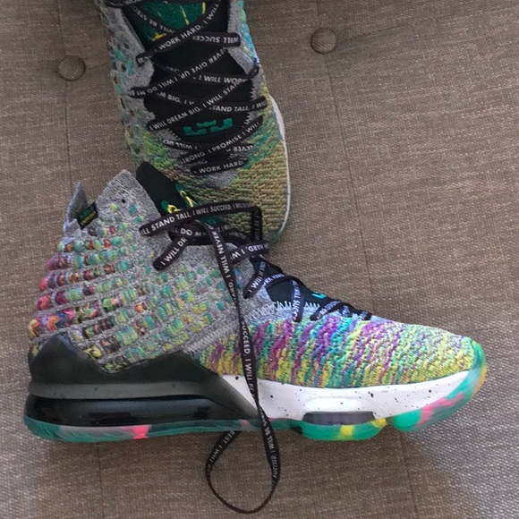 Nike LeBron XVll LJFF - Picture 2 of 9